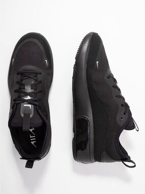 Nike AIRMAX DIA Womens Size 9 Black